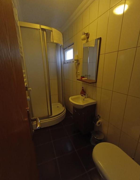 Koupelna v ubytování Buyukada Cinar Hotel