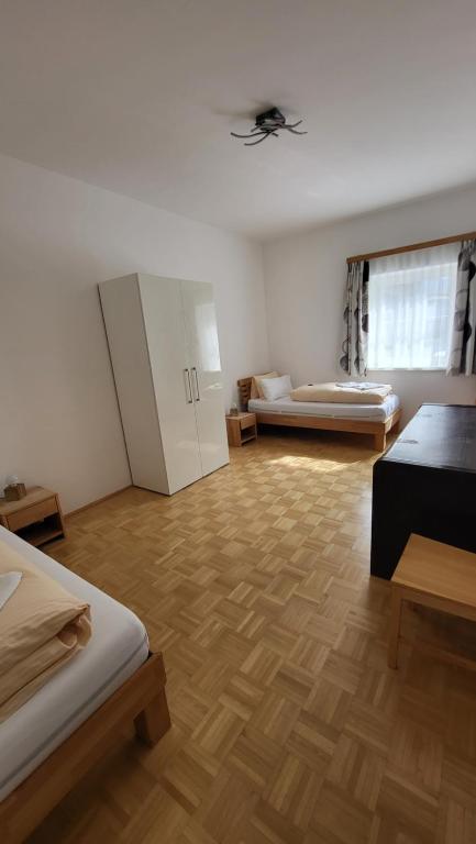 Postel nebo postele na pokoji v ubytování Gasthof Moser