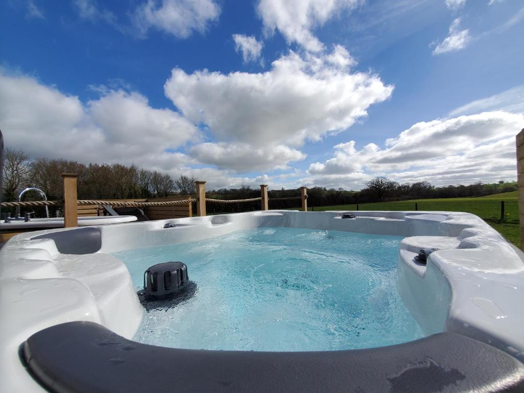 a jacuzziificialificialificialificialificialificialificialificialificialificialificial at Riding Gate Lodge in Charlton Musgrove