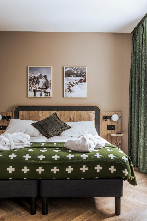 Postel nebo postele na pokoji v ubytování Hotel Valaisia Crans Montana, a Faern Collection Resort