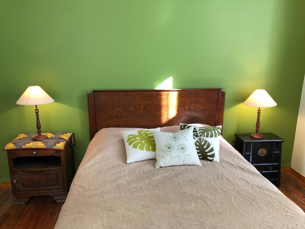 Postel nebo postele na pokoji v ubytování Le Logis du Gast chambre verte