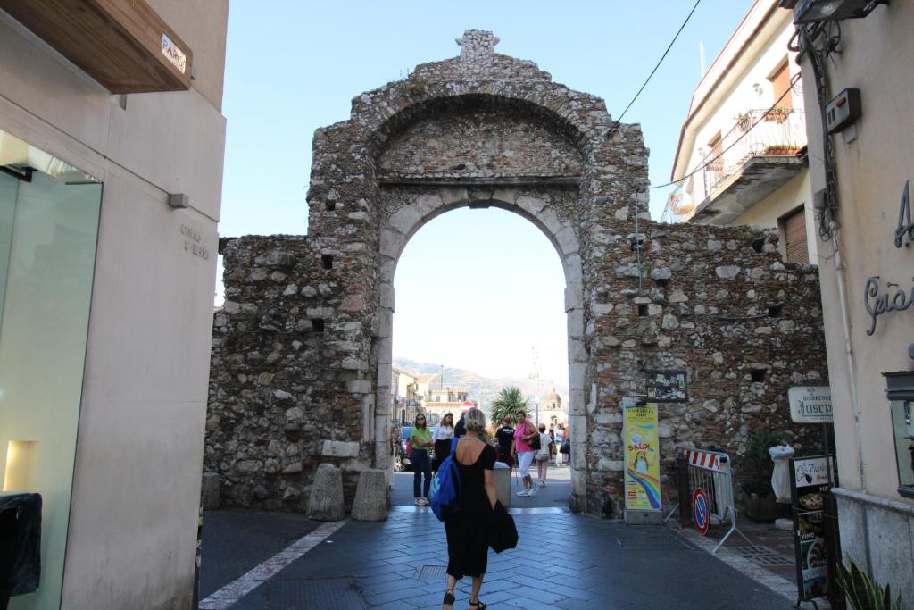 Επισκέπτες που μένουν στο C’est la vie TAORMINA