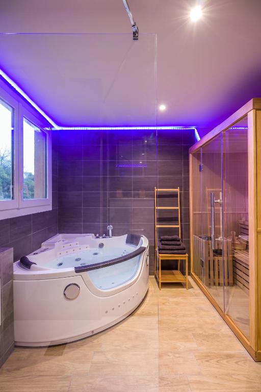 Kúpeľňa v ubytovaní Escapade en Bord de mer avec Sauna et Spa Privés