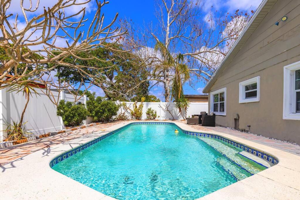 The Villa Verde Luxury Clearwater (USA Largo)