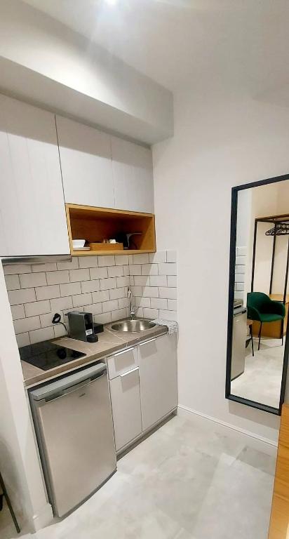 Кухня или мини-кухня в Amimaya Apartments
