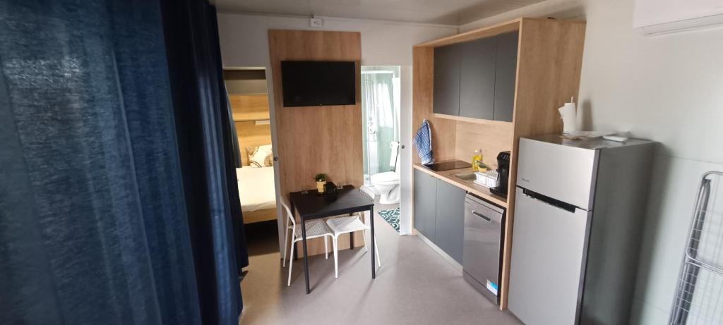Kuchyň nebo kuchyňský kout v ubytování SAK Mobile Home Pirovac