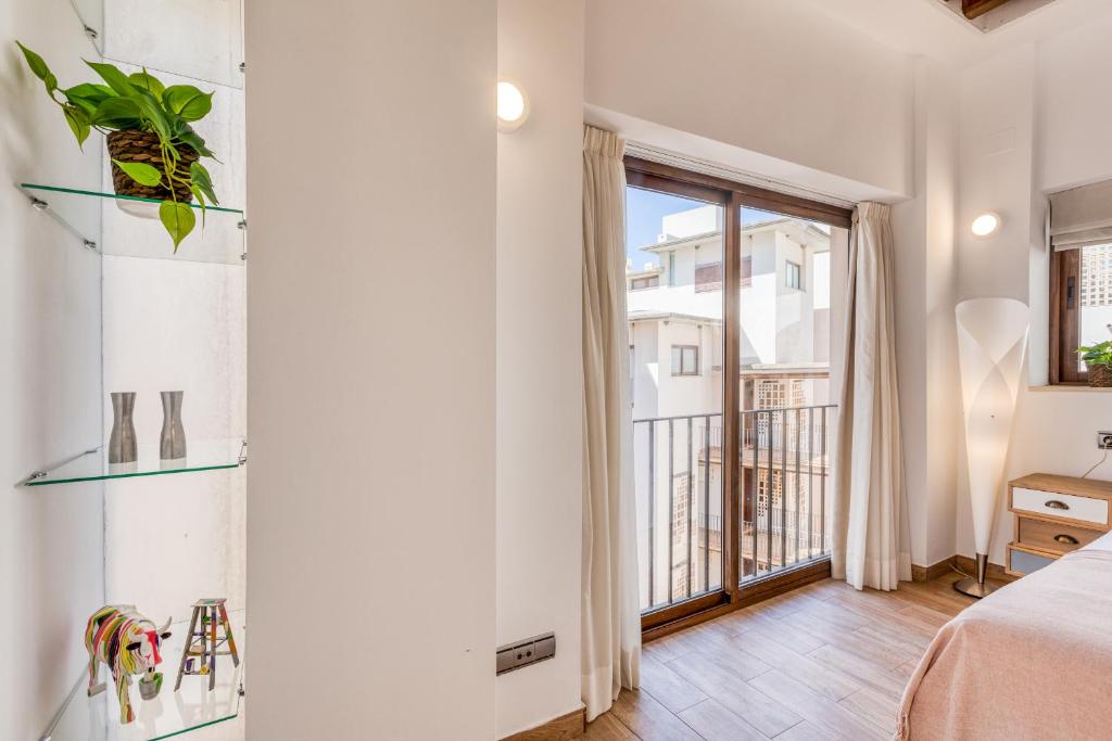 A bed or beds in a room at Hanami Bahia de la Plata Penthouse BDLP10A2A