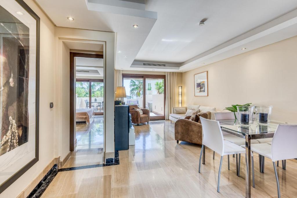 A seating area at Hanami Bahia de la Plata Penthouse BDLP10A2A