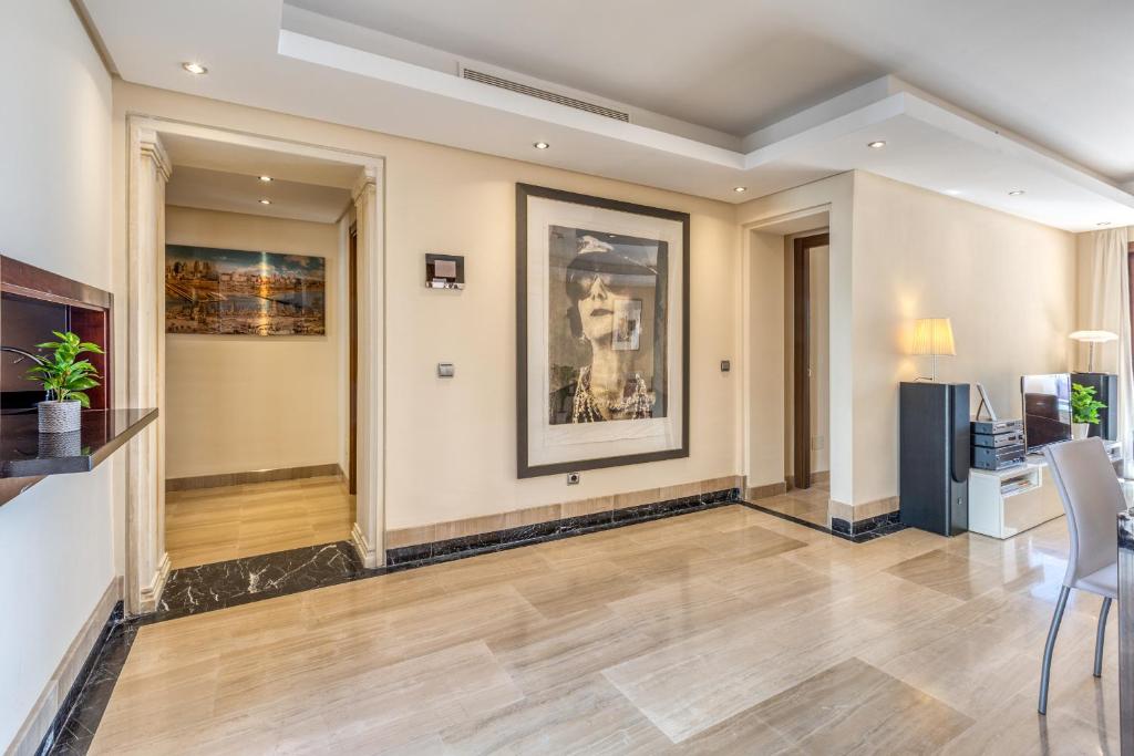 A television and/or entertainment centre at Hanami Bahia de la Plata Penthouse BDLP10A2A