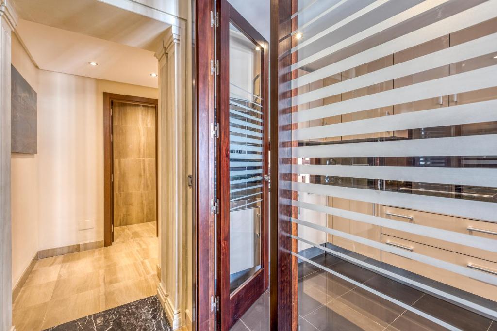 A bathroom at Hanami Bahia de la Plata Penthouse BDLP10A2A