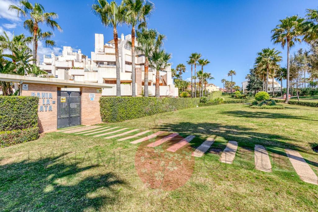 A garden outside Hanami Bahia de la Plata Penthouse BDLP10A2A