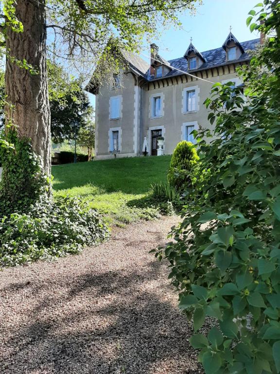 Zahrada ubytování Château d'Arfeuilles Chambres et tables d'hôtes