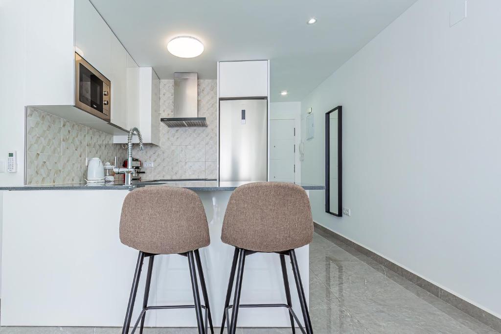 Кухня или мини-кухня в VIRGINIA Levante beach apartments
