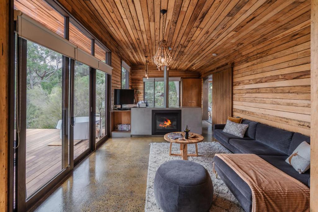 Posezení v ubytování DULC Cabins