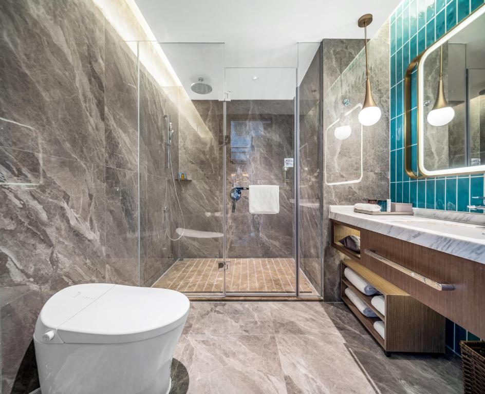 Baðherbergi á Home2 Suites by Hilton Shenzhen Nanshan Science & Technology Park
