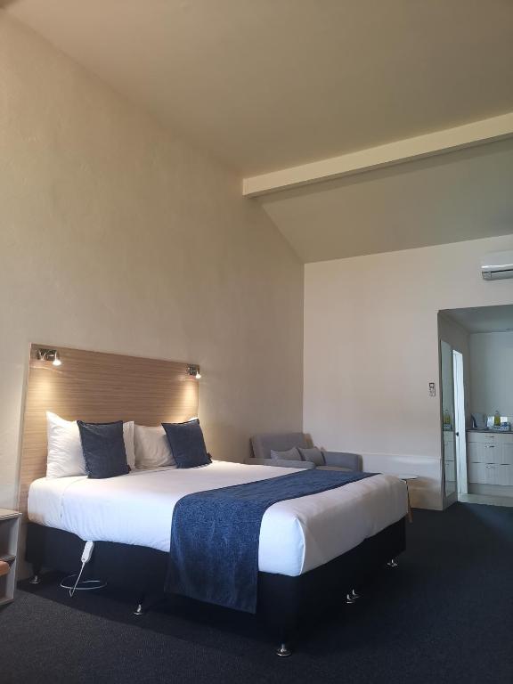Captains Quarters Motor Inn - Super King Studio