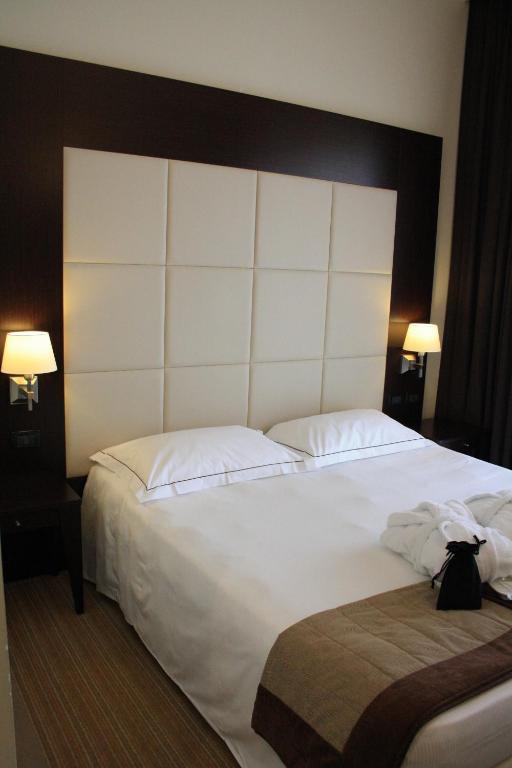 iH Hotels Milano Watt 13客房内的一张或多张床位