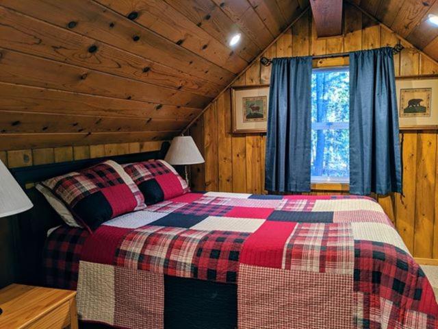 Postel nebo postele na pokoji v ubytování Cabin #4