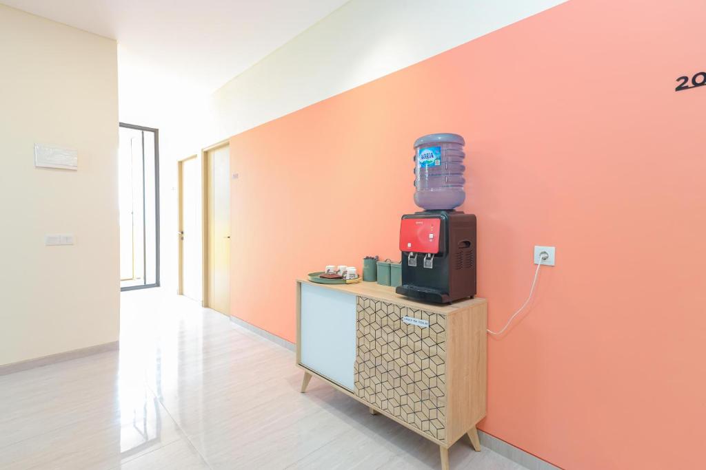 Fotografie z fotogalerie ubytování Sans Hotel Clover Ace Surabaya by RedDoorz v destinaci Surabaja