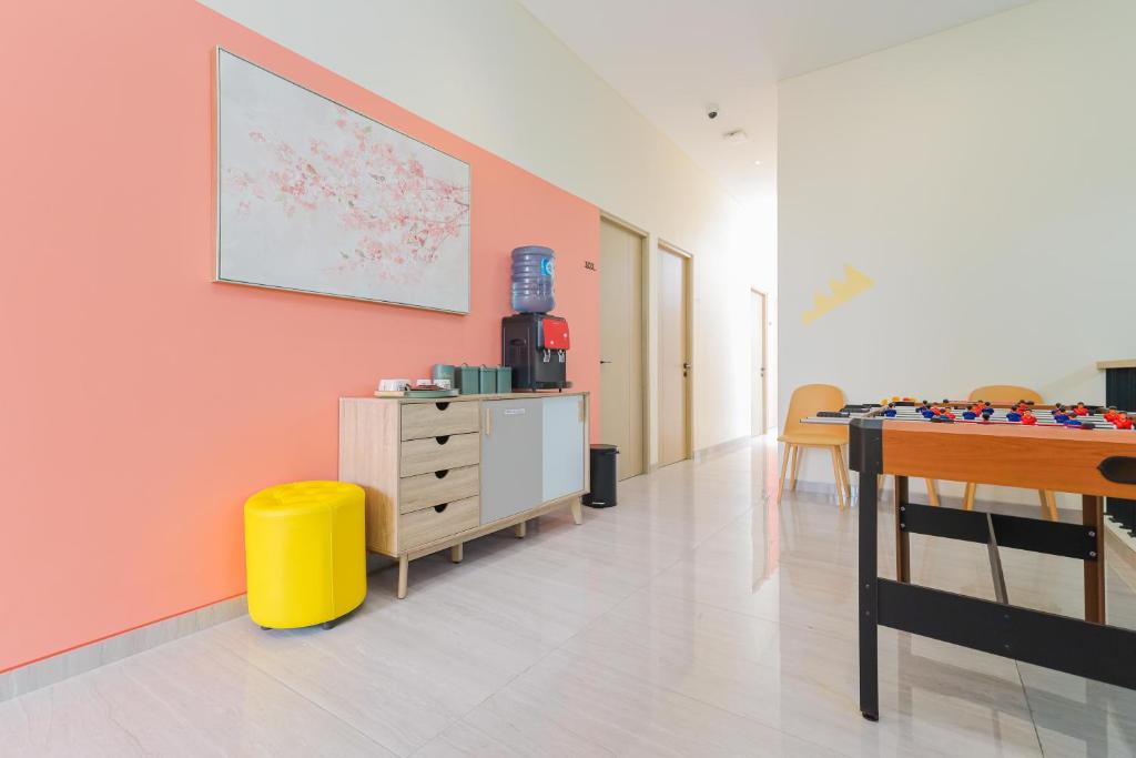 Fotografie z fotogalerie ubytování Sans Hotel Clover Ace Surabaya by RedDoorz v destinaci Surabaja