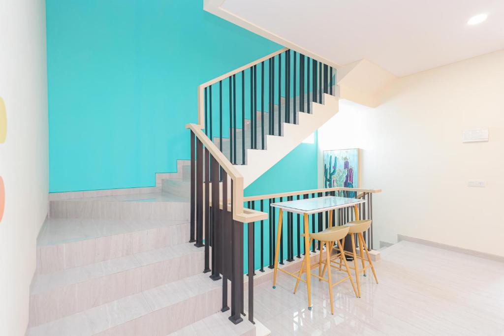 Fotografie z fotogalerie ubytování Sans Hotel Clover Ace Surabaya by RedDoorz v destinaci Surabaja