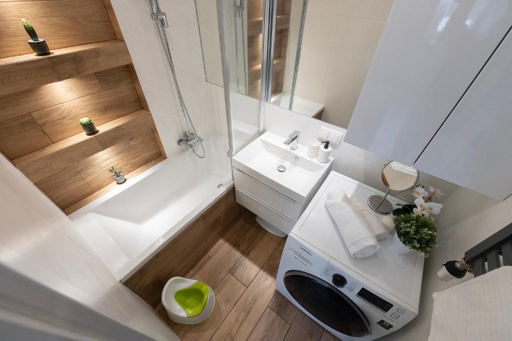 Kúpeľňa v ubytovaní Golden Sands - Winda, 2 Sypialnie oraz Salon, Łóżeczko Turystyczne, Balkon, Play Station 5, Ekspress do Kawy, Atlas Arena, ZOO, Fala