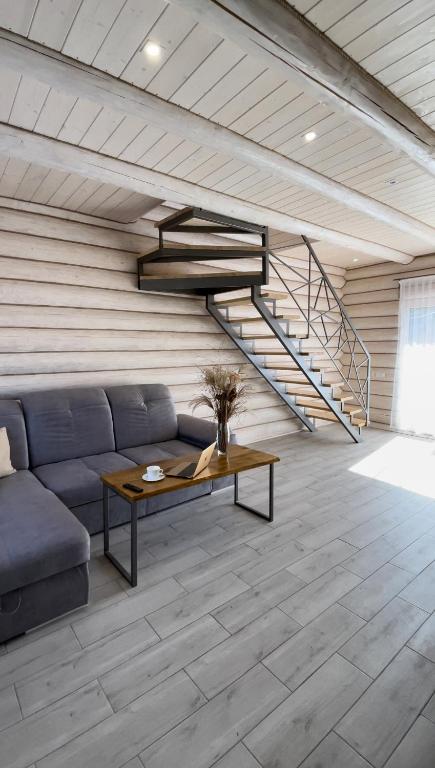 Чотири сезони - Holiday Home