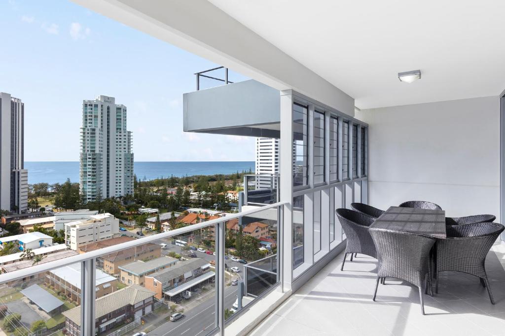 Meriton Suites Broadbeach - Resim 42