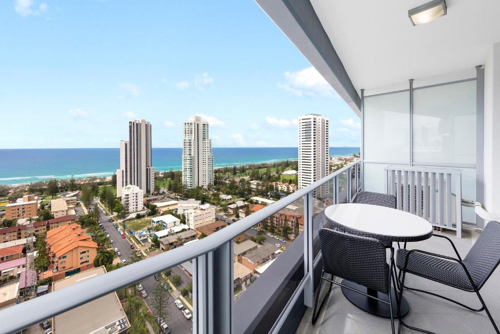 Meriton Suites Broadbeach - Resim 45