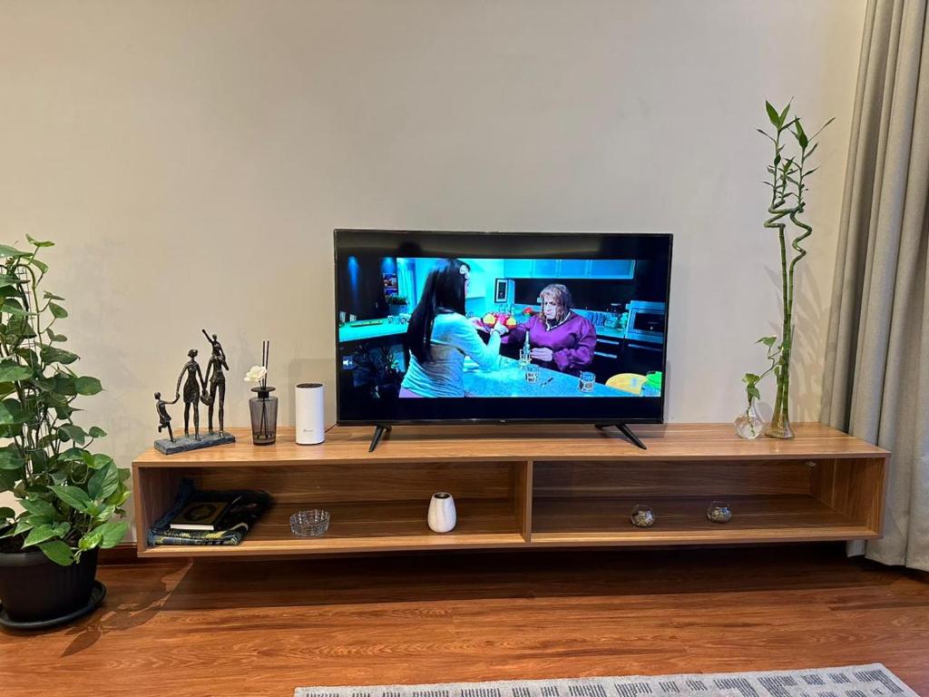 TV a/nebo společenská místnost v ubytování مساكن خاصة بتصميم فندقي ووصول ذاتي