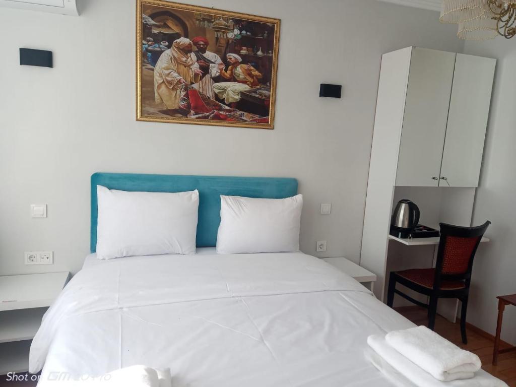 Postel nebo postele na pokoji v ubytování Buyukada Cinar Hotel