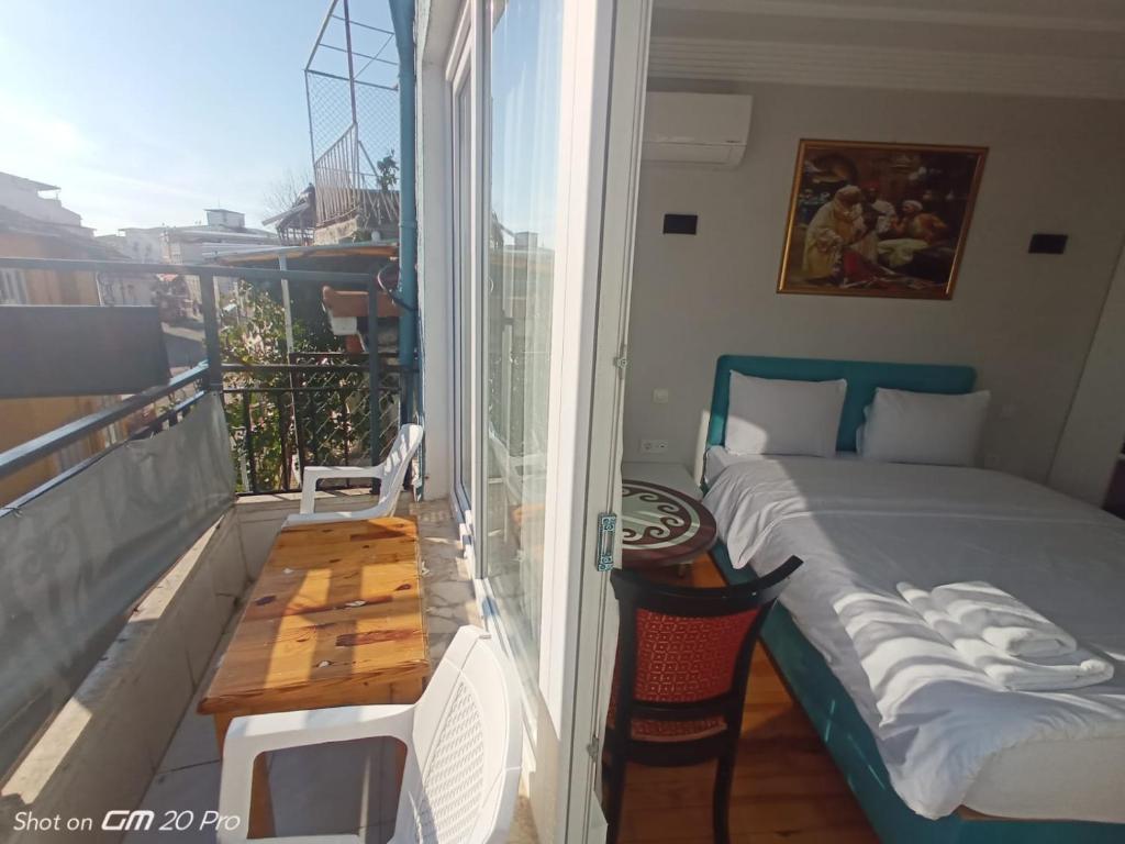 Postel nebo postele na pokoji v ubytování Buyukada Cinar Hotel