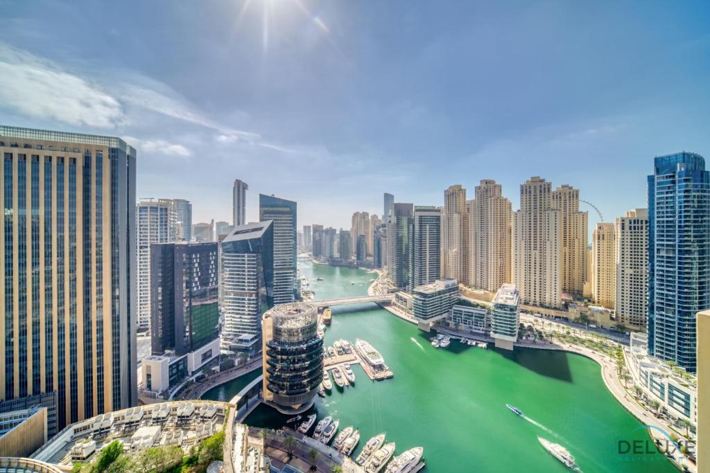 Charming Studio at The Address Residences Dubai Marina by Deluxe Holiday Homes, Dubai (updated