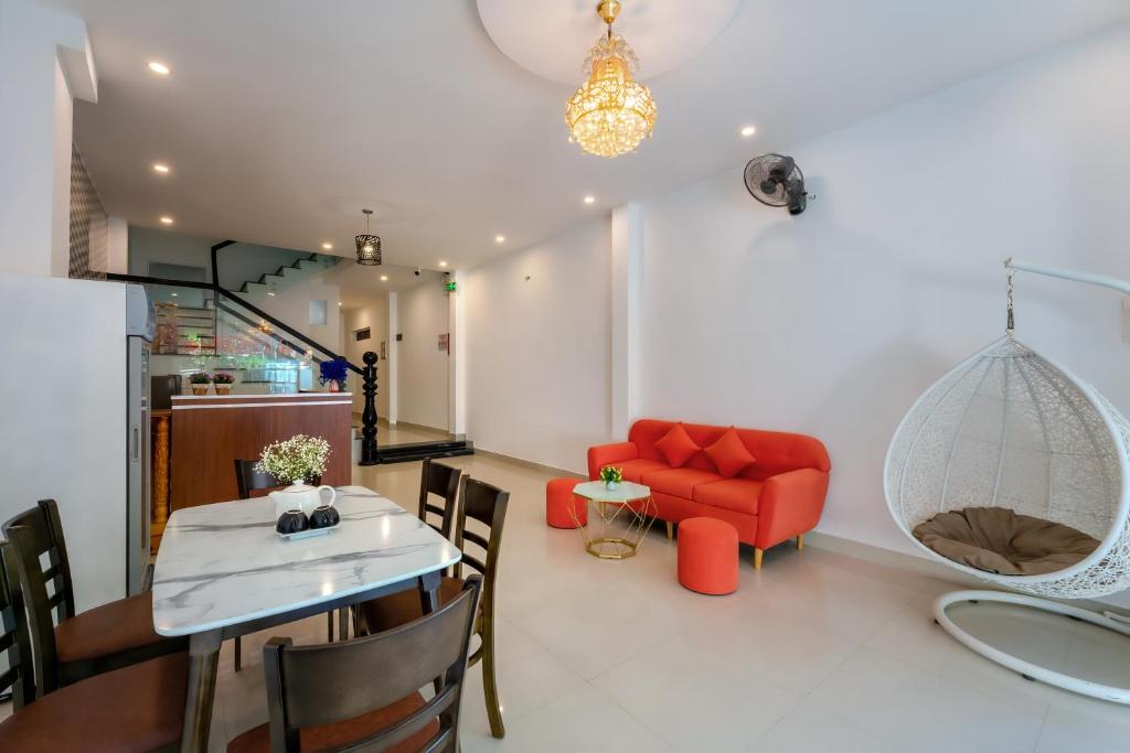 Khu vực ghế ngồi tại Sam Sam Homestay