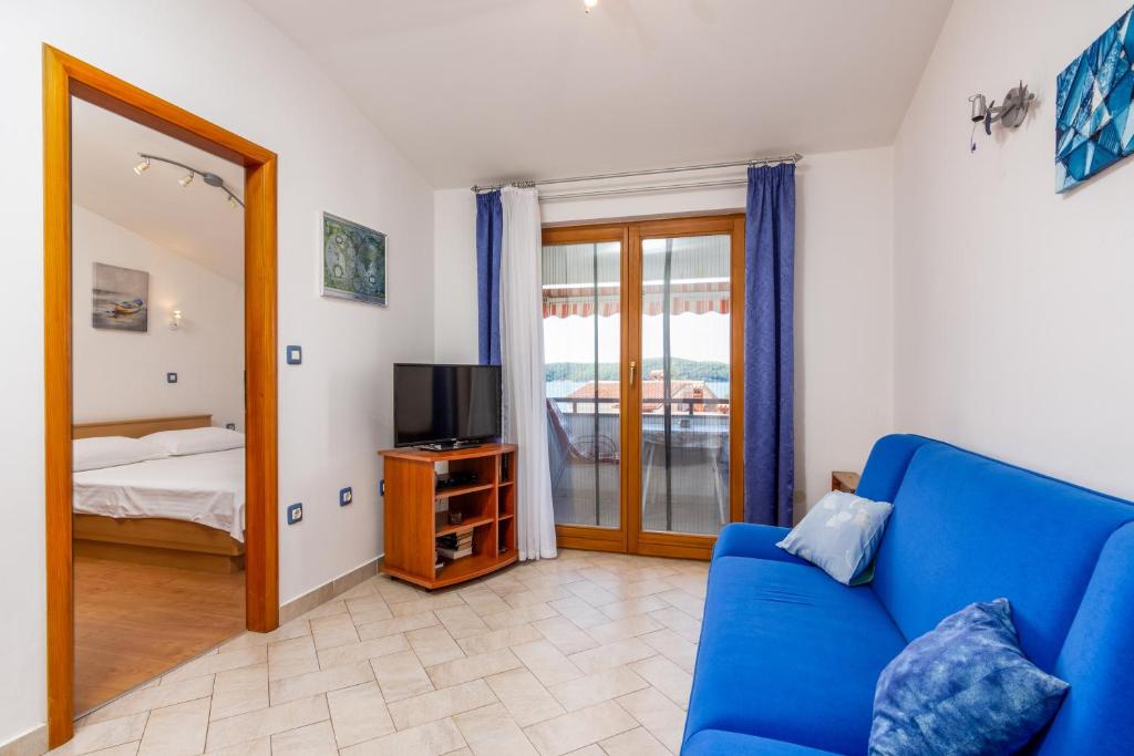 Telewizja i/lub zestaw kina domowego w obiekcie Apartment Medulin 7495b