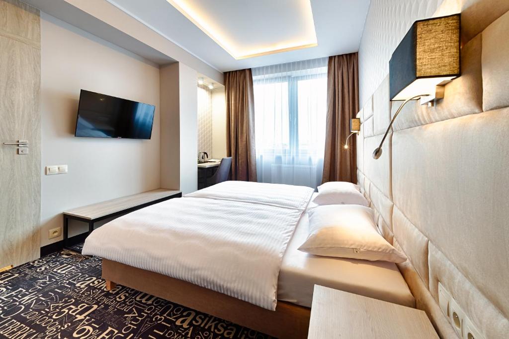 Кровать или кровати в номере Citi Hotel's Łódź