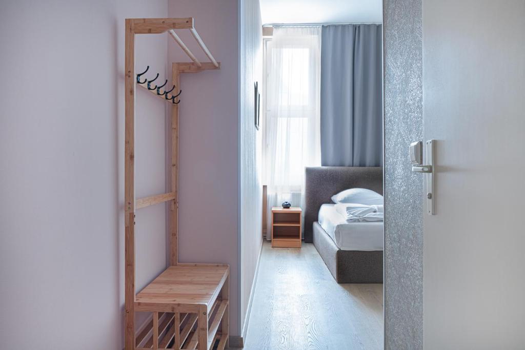 Postel nebo postele na pokoji v ubytování Hotel BELLEVUE am Kurfürstendamm