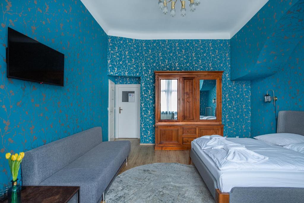 Postel nebo postele na pokoji v ubytování Hotel BELLEVUE am Kurfürstendamm