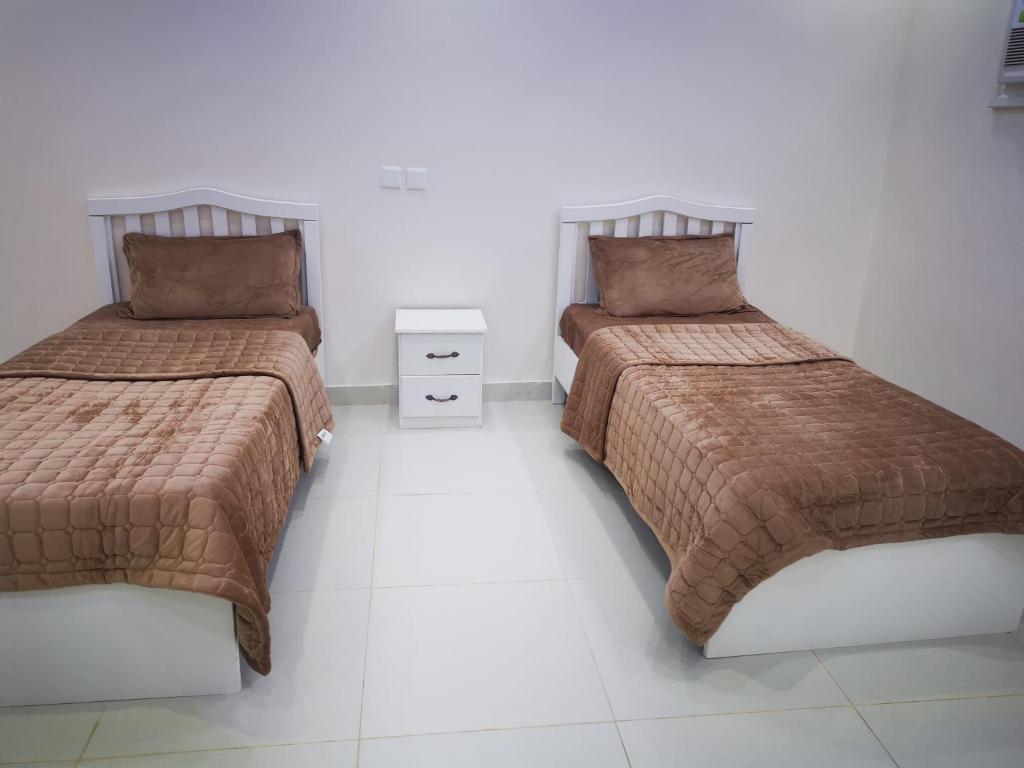 Ein Bett oder Betten in einem Zimmer der Unterkunft شاليهات قولدن GOLDEN محايل