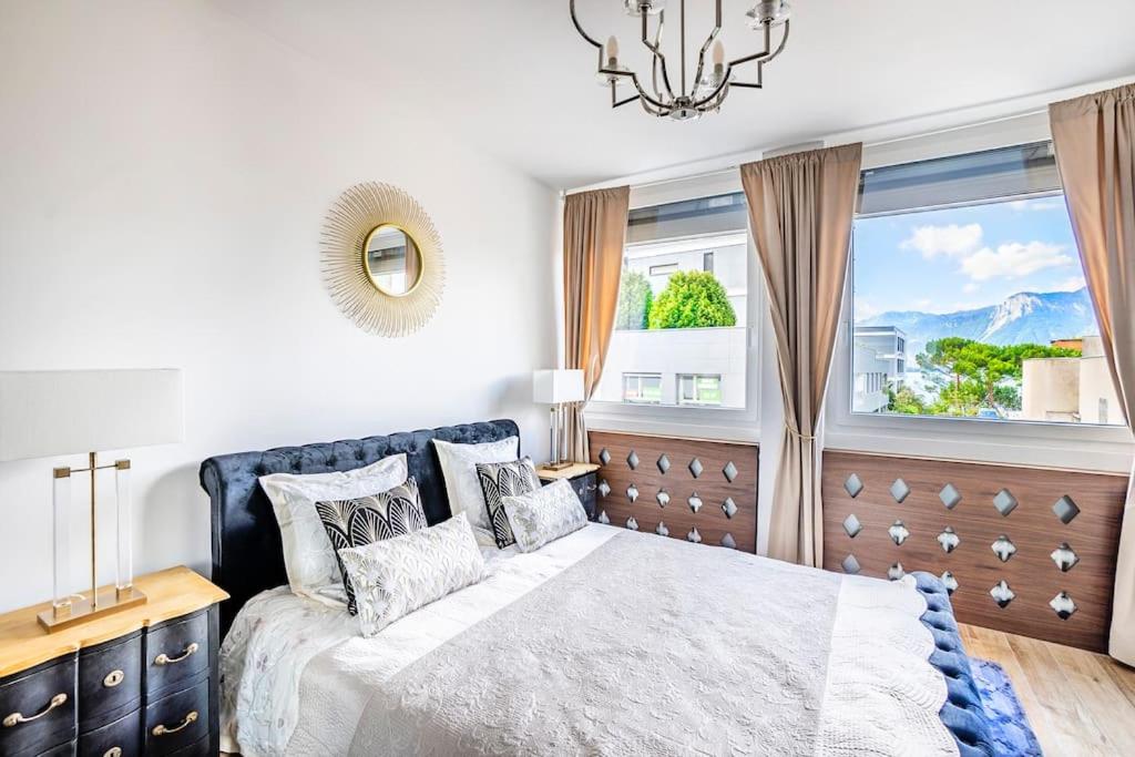 Postel nebo postele na pokoji v ubytování Montreux exclusive and classy flat