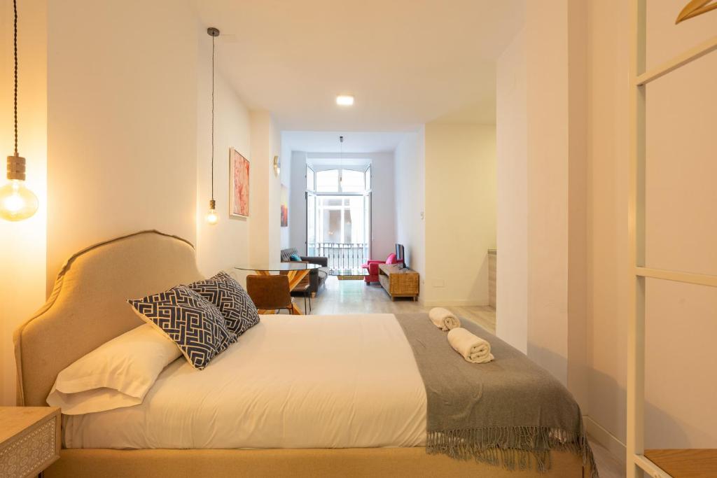 Posteľ alebo postele v izbe v ubytovaní Urbe10 Plaza de la Constucion Premium Loft