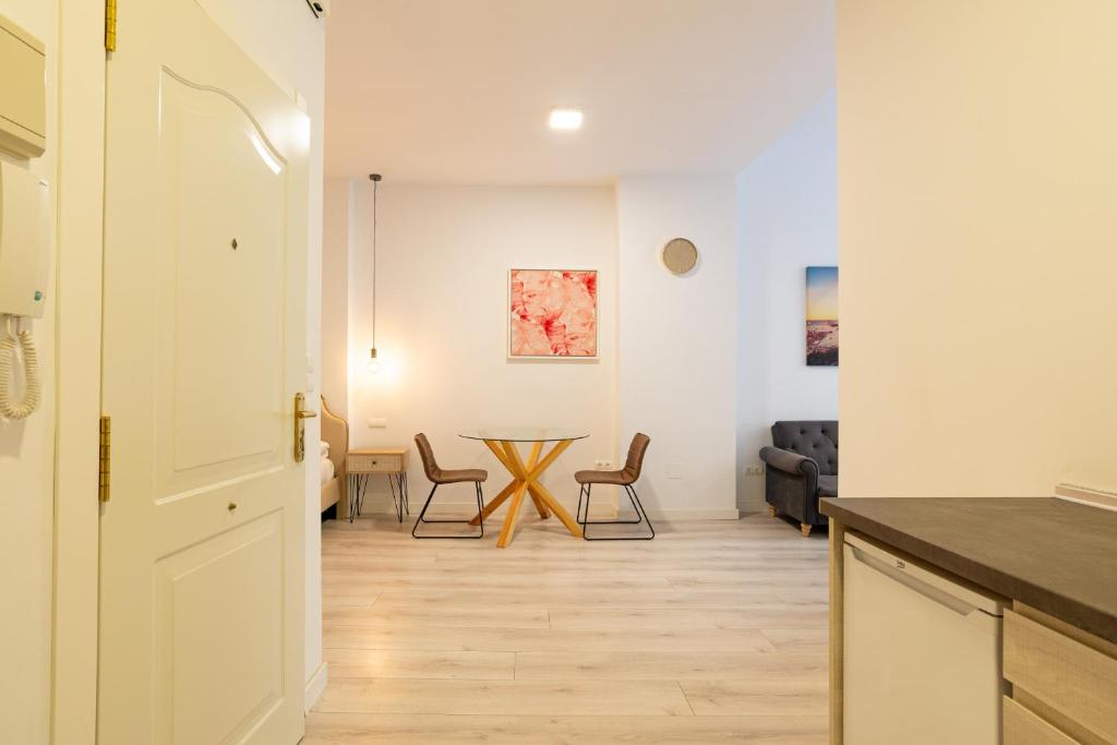 Kuchyňa alebo kuchynka v ubytovaní Urbe10 Plaza de la Constucion Premium Loft