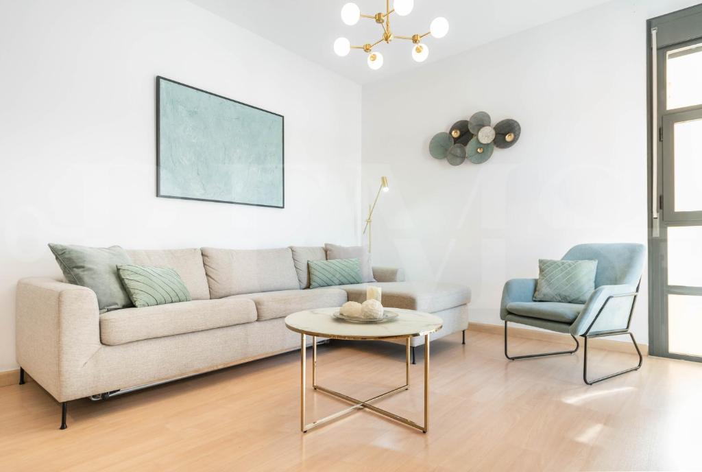 Posedenie v ubytovaní Inviting apartment in the heart of Malaga by REMS