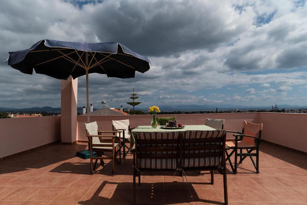 A balcony or terrace at Family House in Nea Makri
