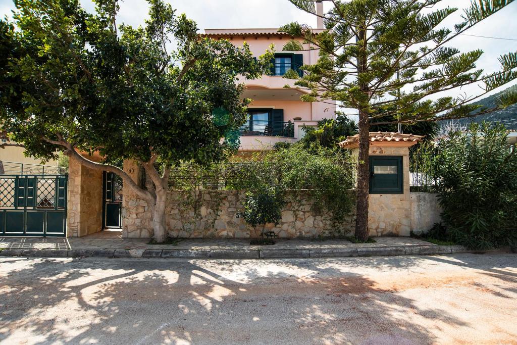Family House in Nea Makri, Nea Makri (updated prices 2024)
