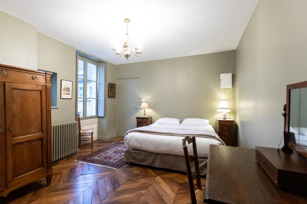 Hôtel de Panette - La Demeure Renaissance Cathédrale, stationnement cour privée - Appartement Met 1 Slaapkamer Le Colonel