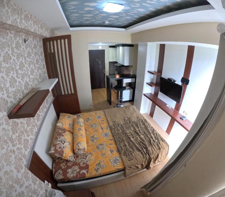 Säng eller sängar i ett rum på We Stay Apartemen at Babarsari A3-17