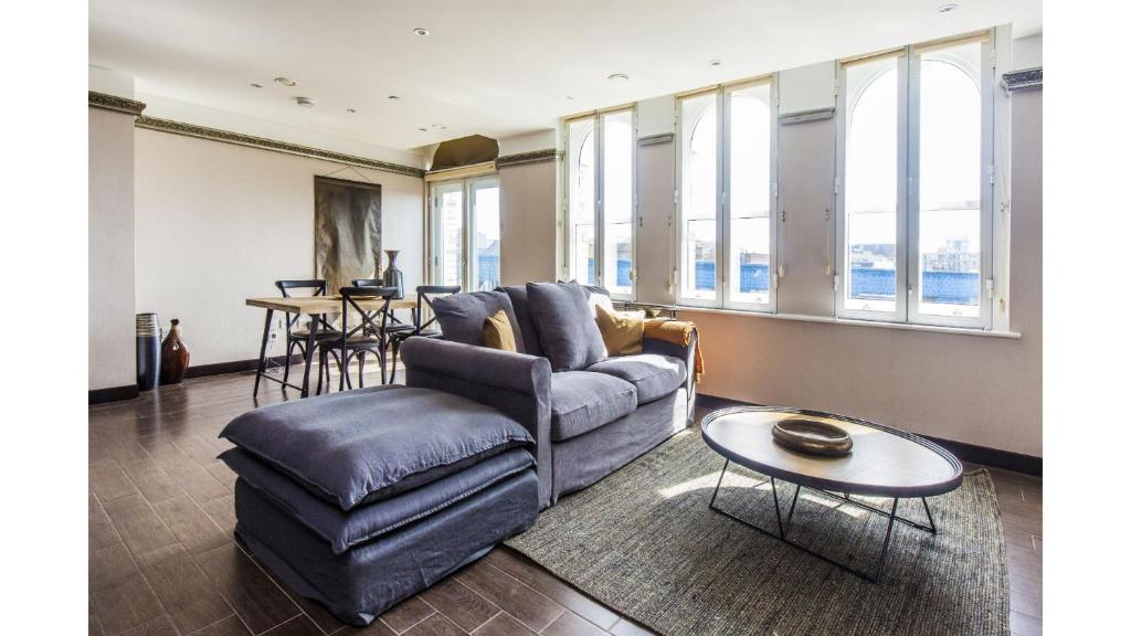 a living room with a couch and a table at Pass the Keys Spacious Luxury Apartment in the Heart of London in London