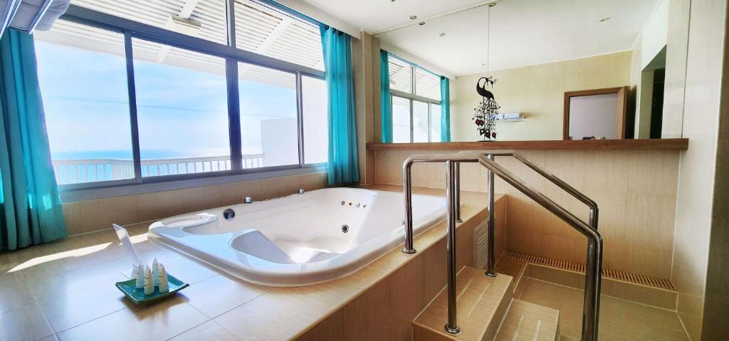 Koupelna v ubytování Radisson Resort & Spa Hua Hin
