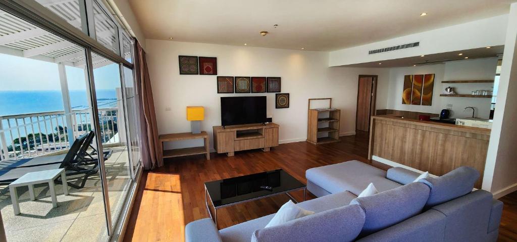 TV a/nebo společenská místnost v ubytování Radisson Resort & Spa Hua Hin